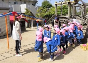 園外めぐり（年少組）