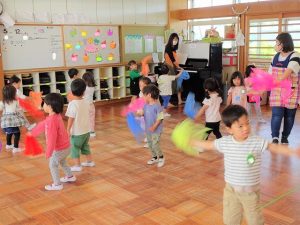 リトミックが始まりました♪