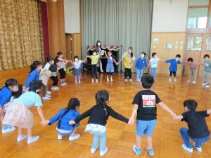 リトミックが始まりました♪