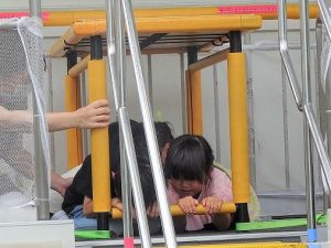 防災指導車「防サイ君」体験訓練（年長組・年中組）
