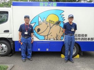 防災指導車「防サイ君」体験訓練（年長組・年中組）