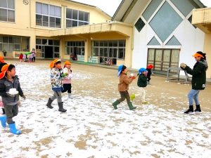 雪遊び