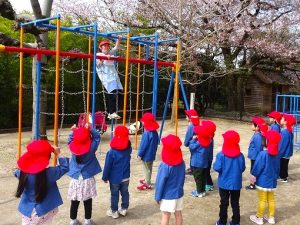園外めぐり（年中組）