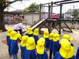 園外めぐり（年中組）