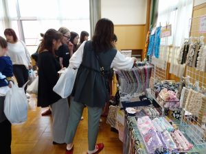 ふれあいマーケット（母の会主催）